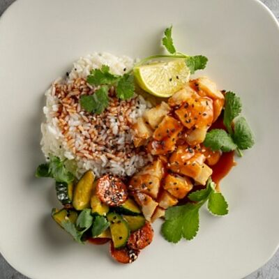 Окунь в кисло-сладком соусе в Мидийное место по цене 900 ₽