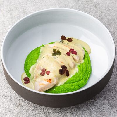 Куриная грудка с пюре из зеленого горошка в Склад 22 по цене 650