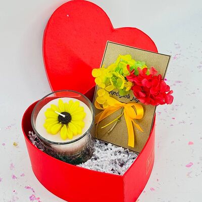 Красное сердце со свечой в стакане и открыткой ручной работы Любимой маме в Дарите красиво по цене 2790 ₽