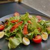 Салат с лососем в Миндаль Coffee & Food по цене 409
