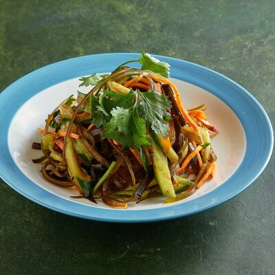 А-10 салат с овощами и фунчозой в Кафе Али по цене 298 ₽