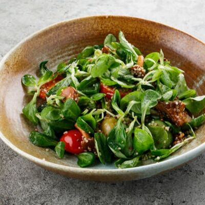 Теплый салат с лисичками в Баклажан в ТЦ 