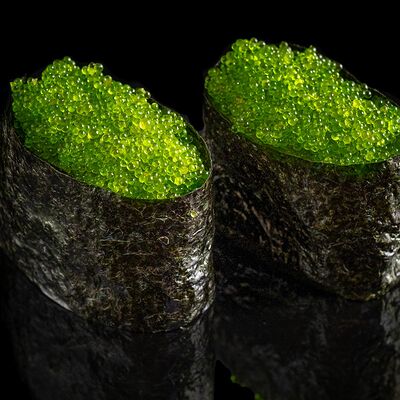 Гункан с икрой Тобико в Lucky fish по цене 110 ₽