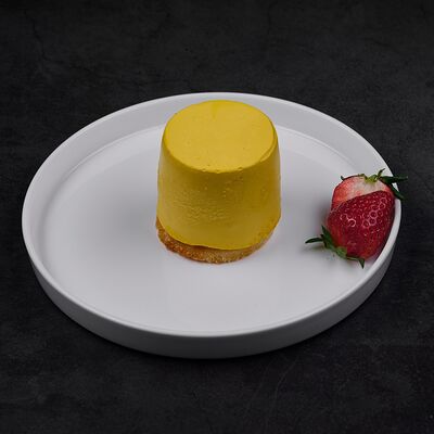 Пирожное Манго-маракуйя в Level kitchenbar по цене 470 ₽