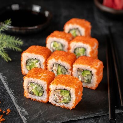 Ролл Калифорния с угрем в СушиСтор по цене 295