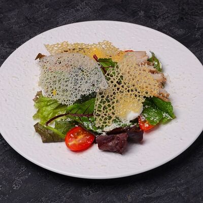 Салат Цезарь с курицей в Kitchen lab по цене 540 ₽