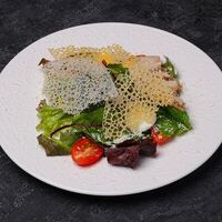 Салат Цезарь с курицей в Kitchen lab