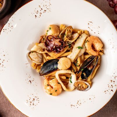 Паста казаречче с морепродуктами в Карас по цене 1100 ₽