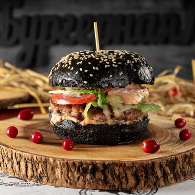 Бургер Черная клюква в Бургерная №1 по цене 530 ₽