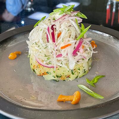 Салат из квашеной капусты с толченым картофелем в Эник Беник по цене 250 ₽