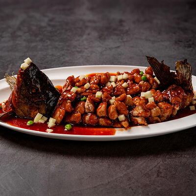 Карп-белка в кисло-сладком соусе в Soluxe Club по цене 4500 ₽