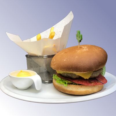 Гамбургер с курицей и картофелем фри в Фудмолл Кузня по цене 599 ₽