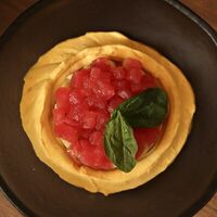 Тартар из тунца с соусом из манго в Эсперанто