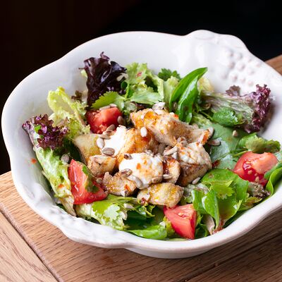 Салат с хрустящими баклажанами и домашней рикоттой в ROMO по цене 1050 ₽