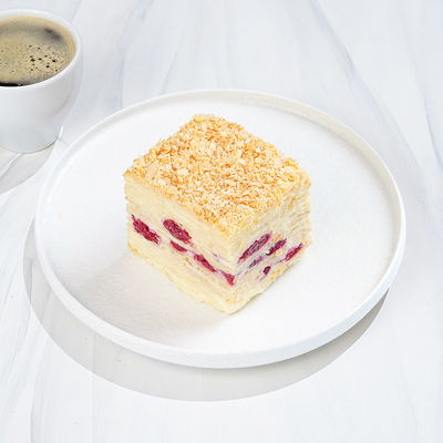 Бакинский слоеный с вишней в Магбургер & Братья Караваевы по цене 310