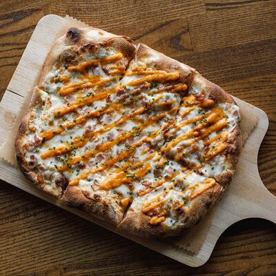 Пинца Панчетта-горгонзола в Pasta Salsa Osteria по цене 810 ₽