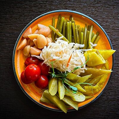 Соленья из погребка в Навруз по цене 430 ₽