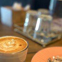 Флэт вайт на миндальном молокев Ну и что