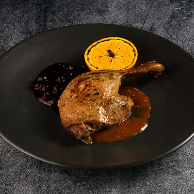 Утиная ножка в BeerLogovo по цене 980 ₽