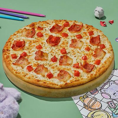 Пицца Карбонара на тонком тесте 30 см в Dostaевский по цене 803 ₽