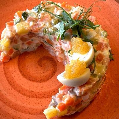 Оливье с Мурманской сёмгой в Акватория по цене 715 ₽