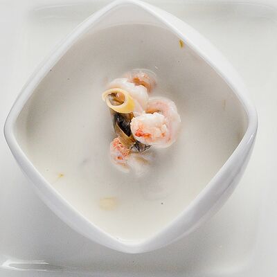 Суп с кокосовым молоком и креветками в Мандарин по цене 869 ₽