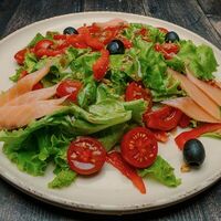Салат с семгойв Вкус кафе