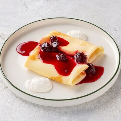Блинчики с творогом и вишневым вареньем в Шоколадница по цене 390 ₽