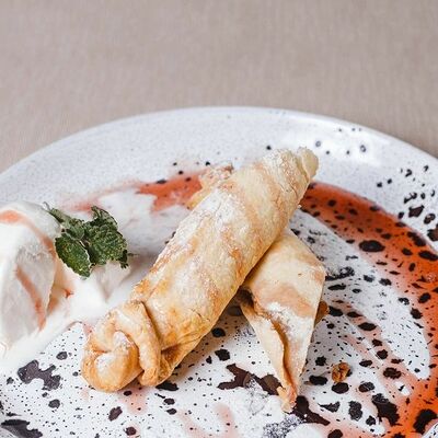 Штрудель яблочный в Жар-пицца по цене 280 ₽