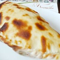 Кальцоне с ветчиной в Брусничка