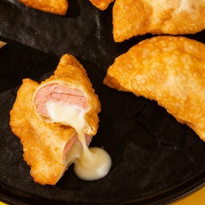 Чебурек-Ми с ветчиной и сыром 5 шт. в Чебурекми по цене 250 ₽