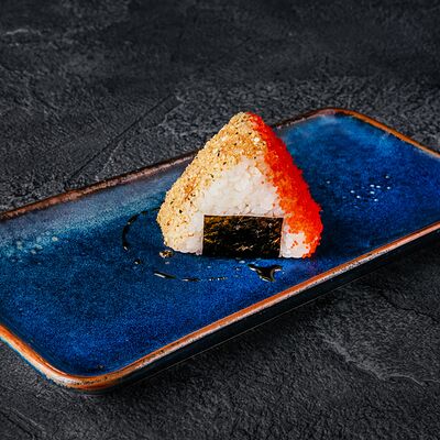 Онигири с фаршем из тунца в Sticks Sushi по цене 195 ₽