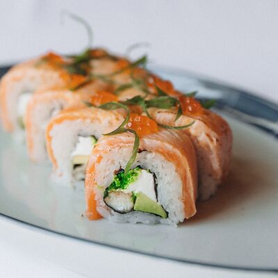 Ролл Опалённый лосось в Sava по цене 1090 ₽