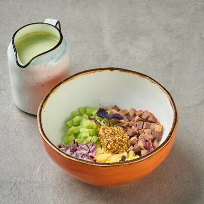 Окрошка на мацони с говяжьим языком и овощамив Pivino по цене 460