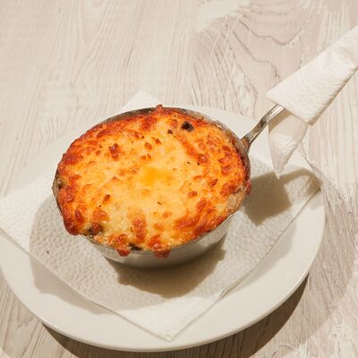 Жюльен из курицы и грибов в Троя по цене 350 ₽