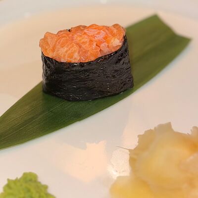 Гункан острый лосось в Китайская грамота по цене 300 ₽