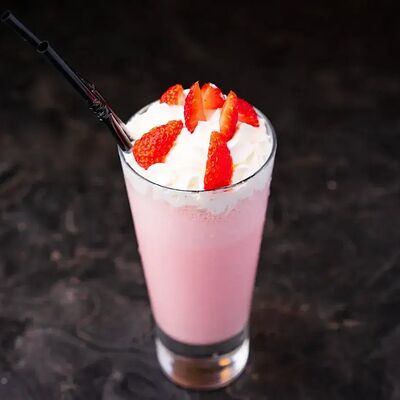 Клубничный милкшейк в Osteria Amici по цене 690 ₽