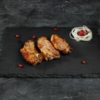 Свиные ребрышки на мангале в Hamlets & Шашлык