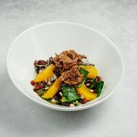 Теплый салат с утиной грудкой в Труффальдино