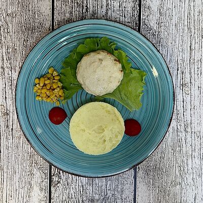 Котлетка для детей с картофельным пюре в Луна Рыба по цене 300 ₽