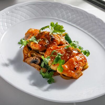 Курица в соусе Мисояки с овощами в Кукумбер по цене 650