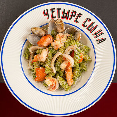 Фузилли с морепродуктами и песто в ЧЕТЫРЕ СЫНА по цене 790 ₽