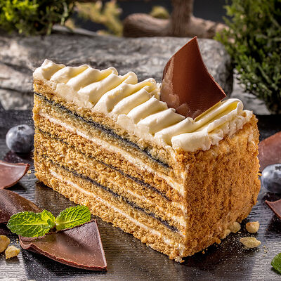 Медовый торт с черникой в СъелБыСам по цене 199 ₽