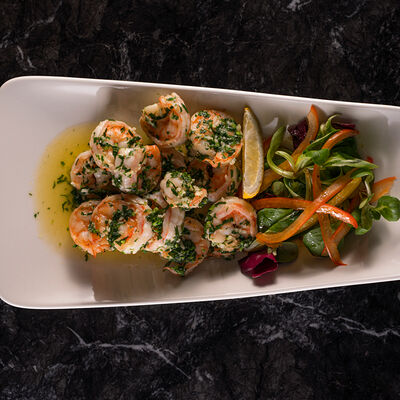 Креветки тигровые в чесночном соусе с зеленым маслом в Наша хвоя по цене 1190 ₽