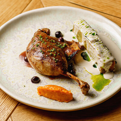 Утиная ножка конфи, гратен и соус горгонзола в Brera по цене 1050 ₽