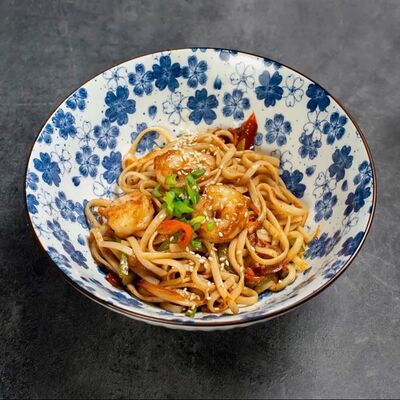 Удон с тигровыми креветками в соевом соусев Gourmetto по цене 740 ₽