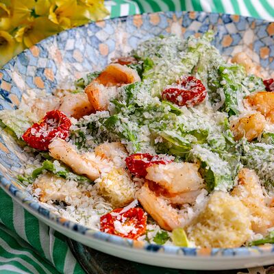 Салат Чезарио с креветками в Итальянцы по цене 790 ₽