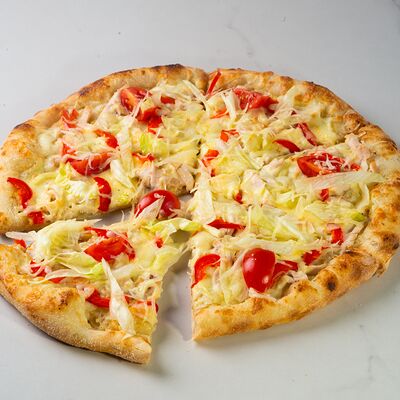 Пицца Цезарьв Акула парк по цене 900 ₽