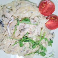 Фетучини с курицей и грибами в Вкусснов