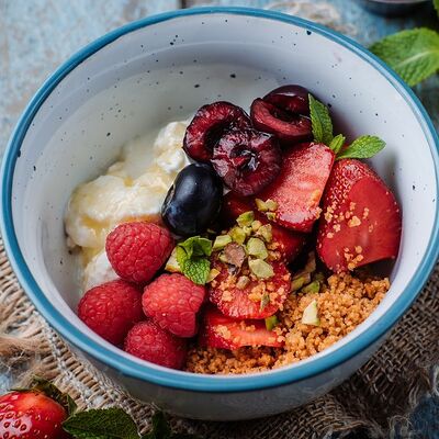 Страчателла с ягодами в Маймун по цене 490